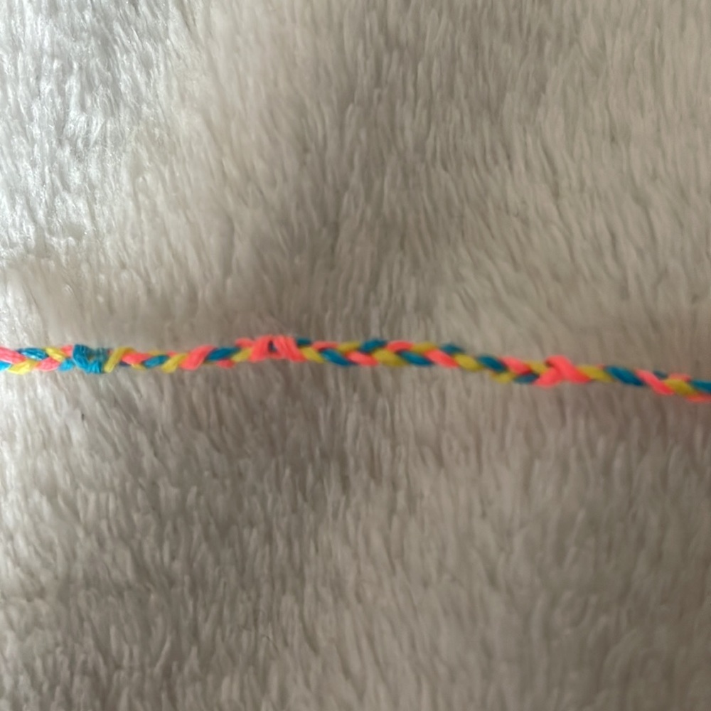 String bracelets - Picture 2 of 3